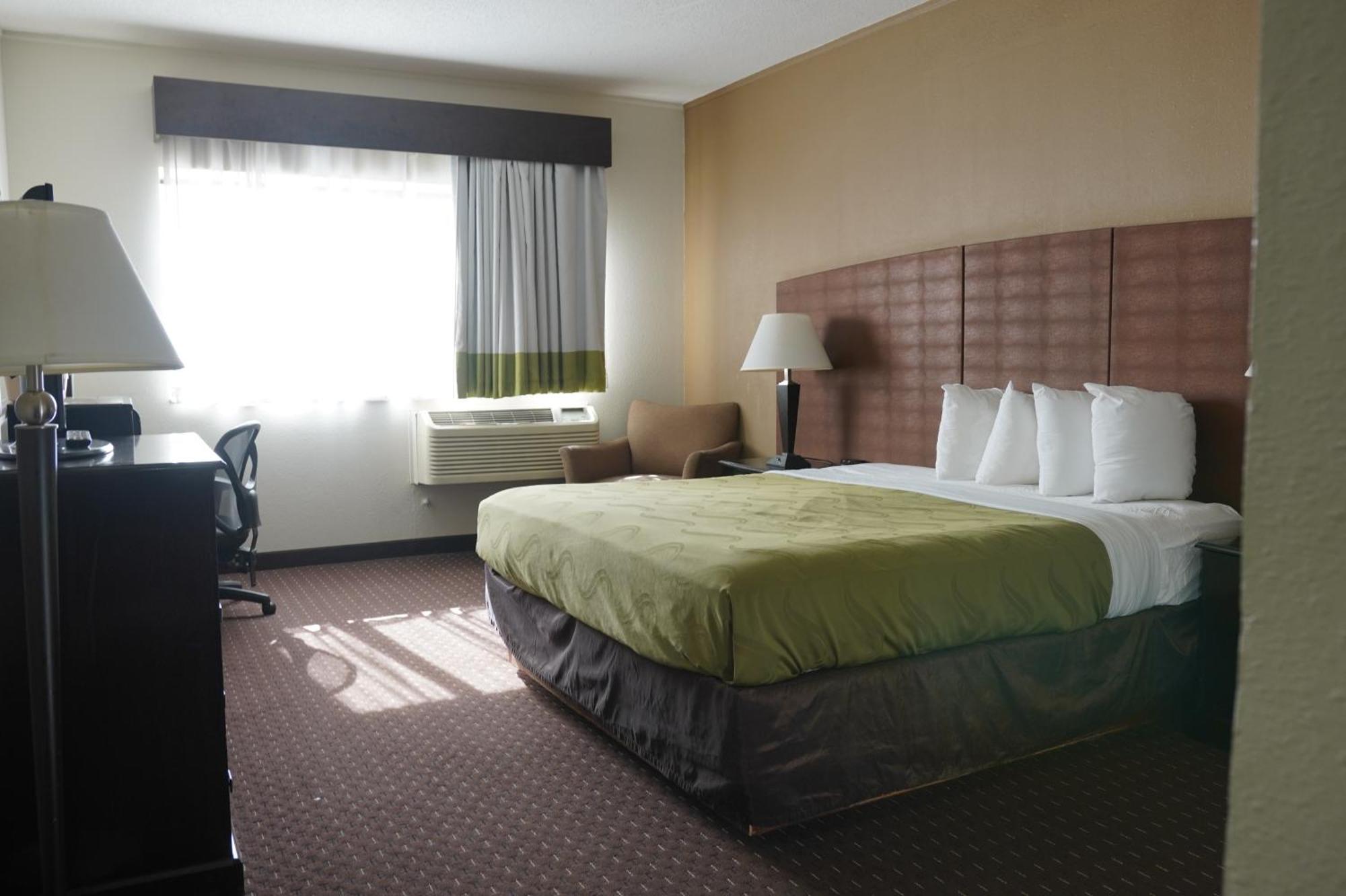 American Inn & Suites Waterford Room photo