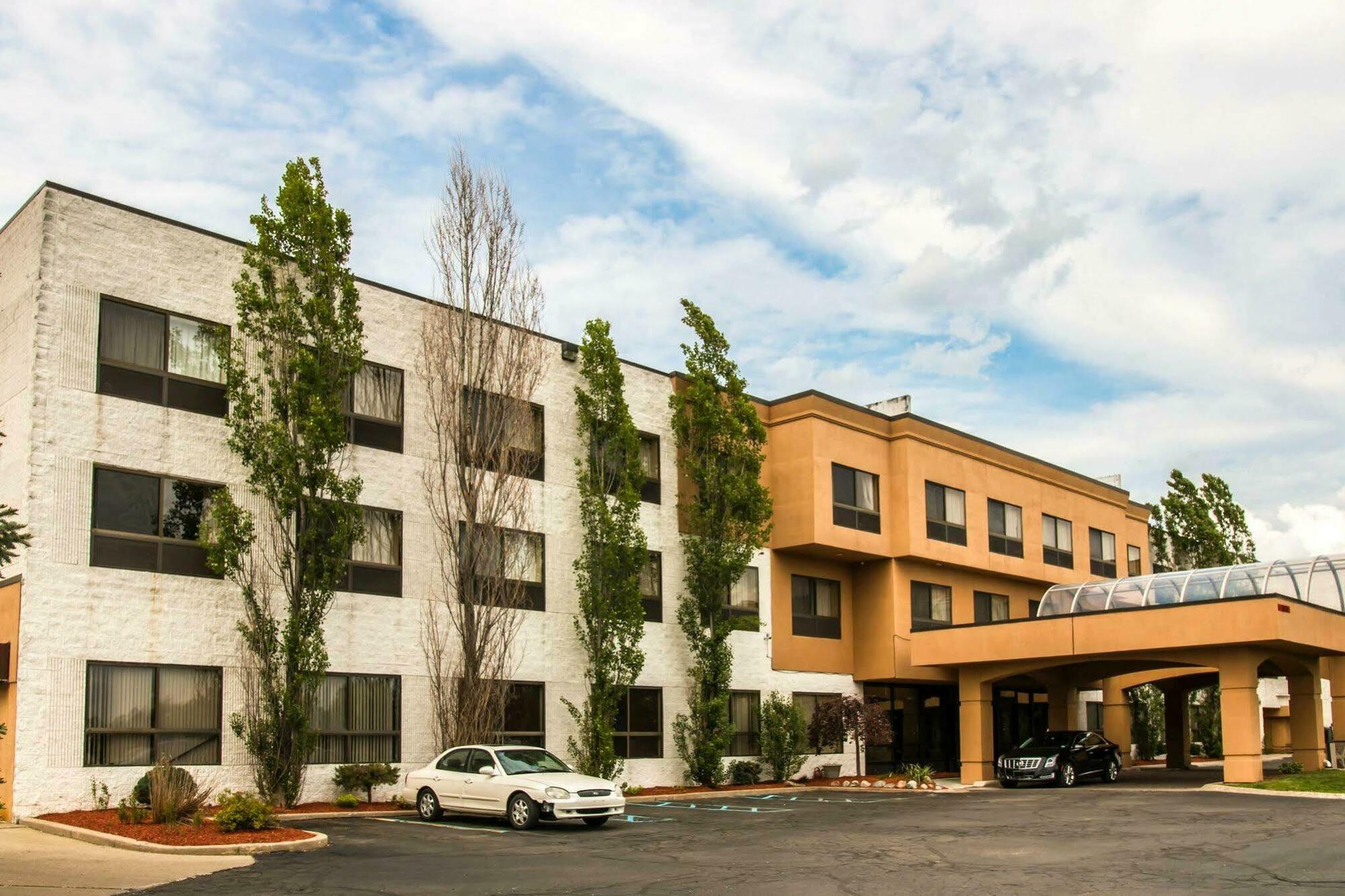 American Inn & Suites Waterford Exterior photo